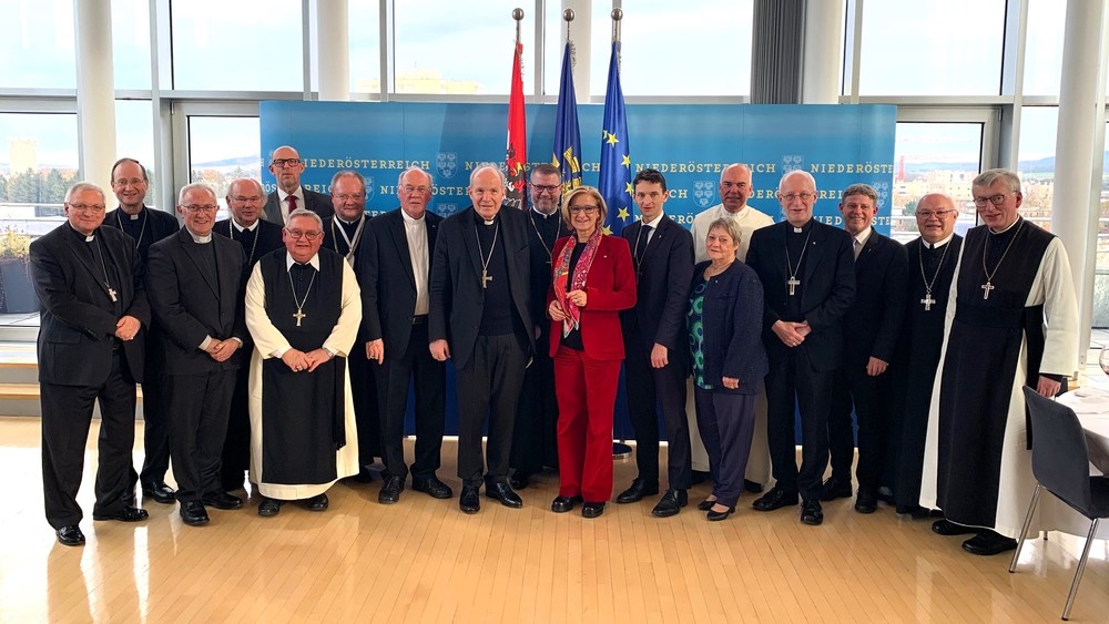 Gruppenbild Begegnung Kirchenvertreter mit der NÖ-LH Mikl-Leitner