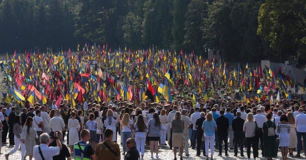 Soldatenbegräbnis in der Ukraine / Ordenskonferenz / privat Soldatenbegräbnis in der Ukraine
