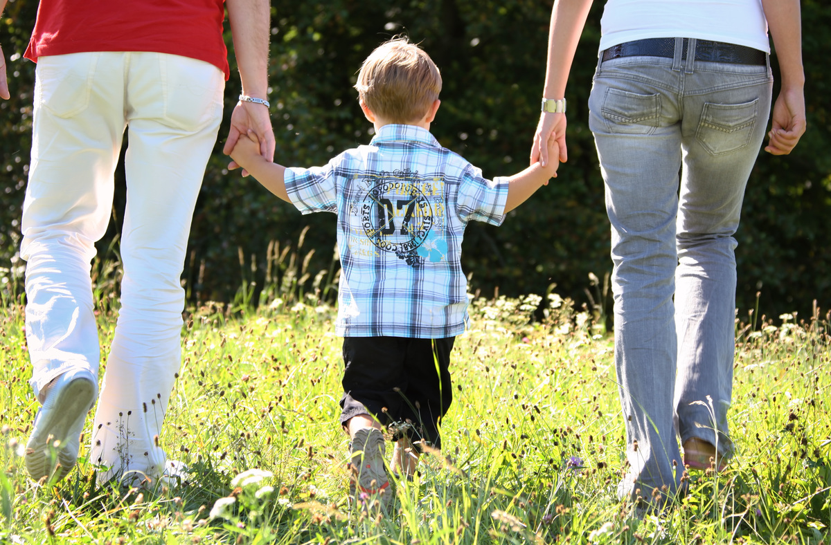 Junge Familie mit einem Kind / www.bilderbox.com Junge Familie mit einem Kind
